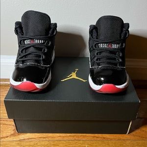 Jordan 11 Retro
Playoffs (Toddler 8c)